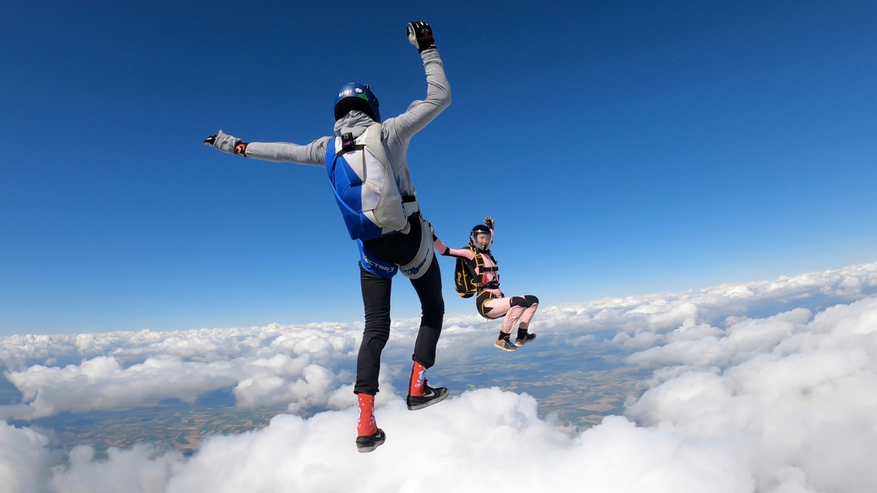 Skydiving helmet protection